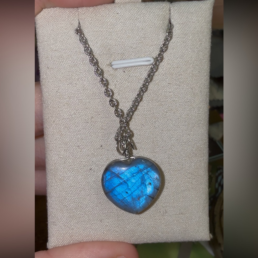 Labradorite heart necklace - Picture 3 of 7